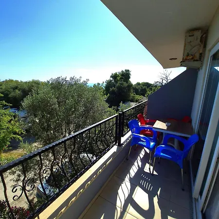 Hotel Beachway Side
