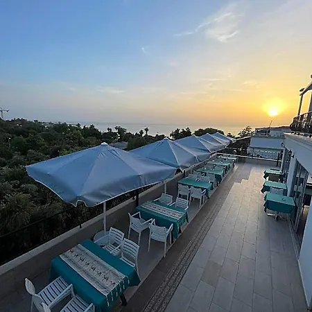 Beachway Hotel Sidé